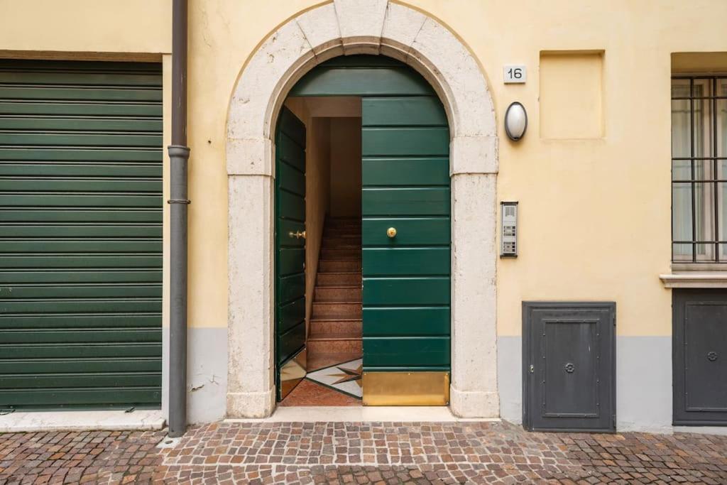 Duomo Apartment Brescia Esterno foto